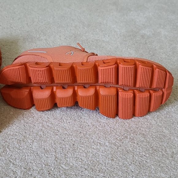 SOLD 🆕On Cloud Monochrome Flare - Picture 5 of 5